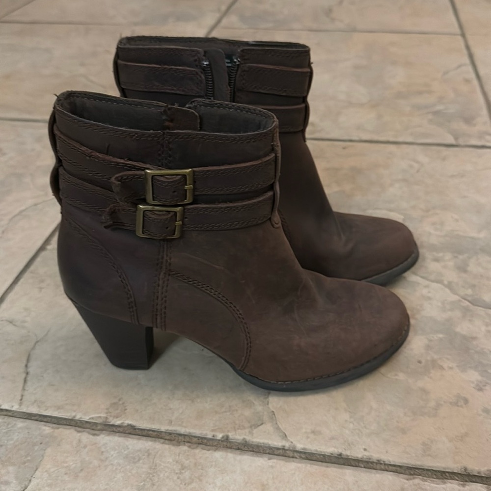 Clark’s booties size 8